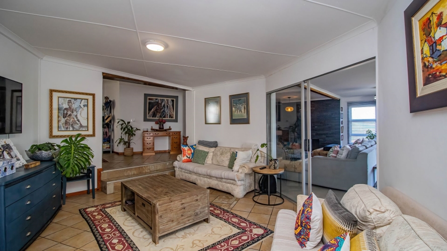 5 Bedroom Property for Sale in Fraaiuitsig Western Cape
